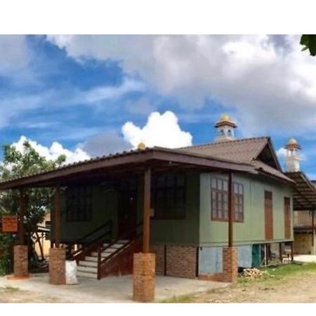Sarah Guesthouse Куала-Тренгану Экстерьер фото